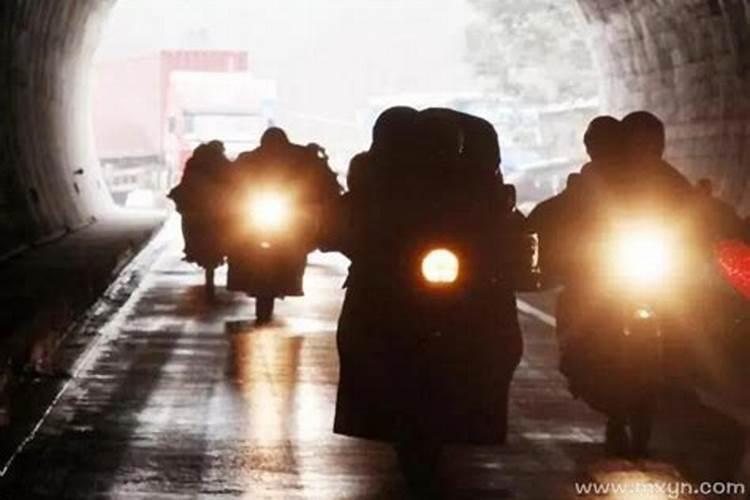 梦见死去的亲人回来