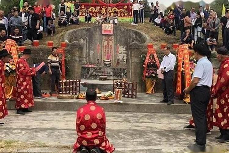 鬼节去上坟报喜