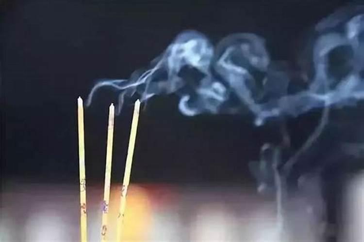 七月十五上香上几柱？