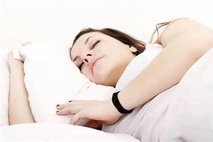 梦见睡在老板娘的床上什么意思？