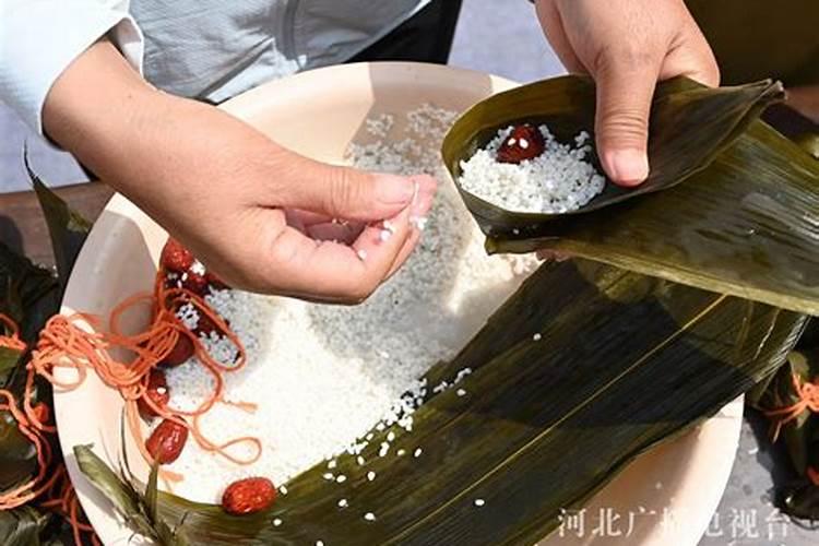 端午节的包粽子习俗的习作