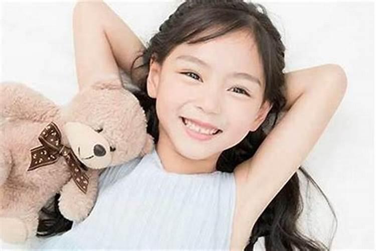 梦见朋友家的女孩对我笑