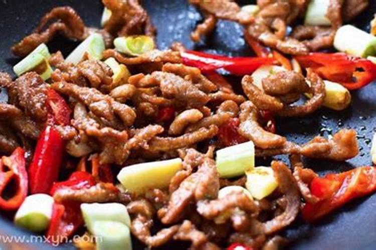 梦见吃猪肉皮什么预兆？