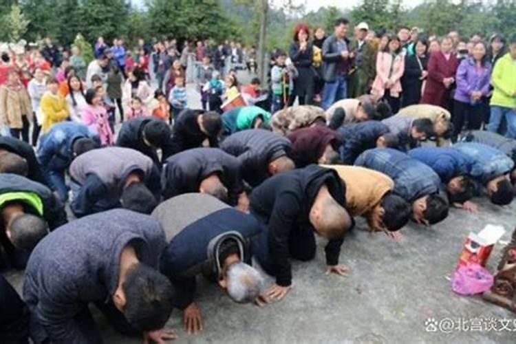 清明节上坟磕头放屁是什么意思？