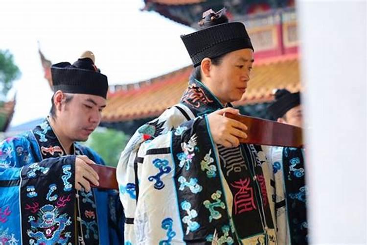 老人去世后几天做超度？