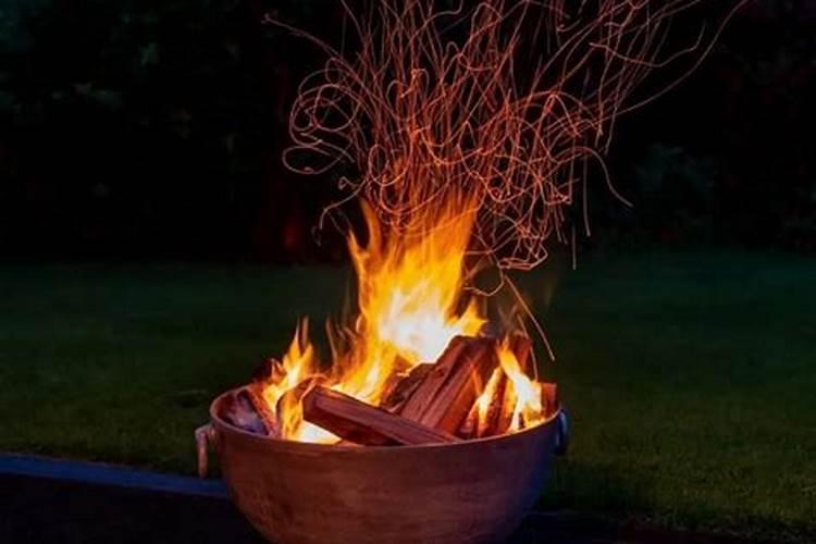 梦见舅舅来家烧火好不好？