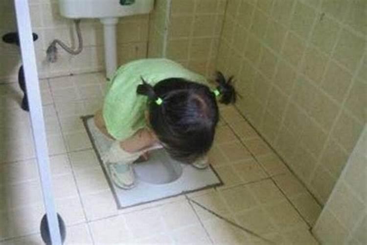 梦到厕所里有屎运气好不好？