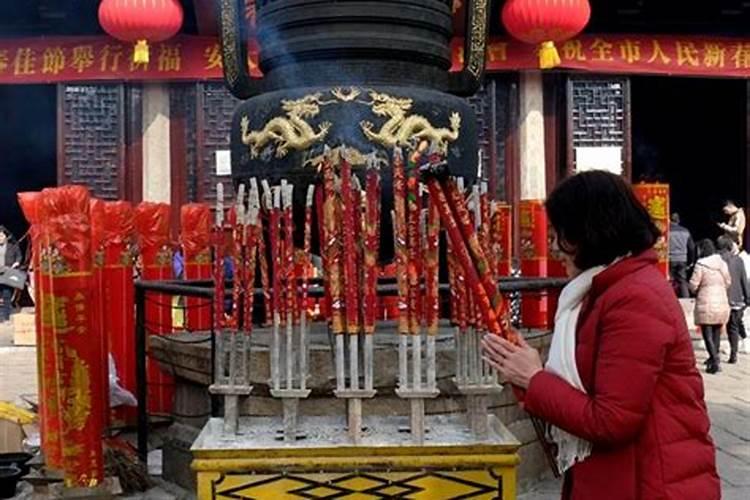 正月初五几点上香？