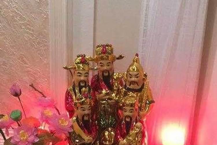 财神爷什么时候上香？