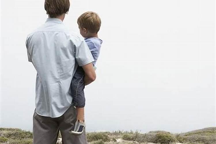 梦见别人抱着小男孩是什么意思？