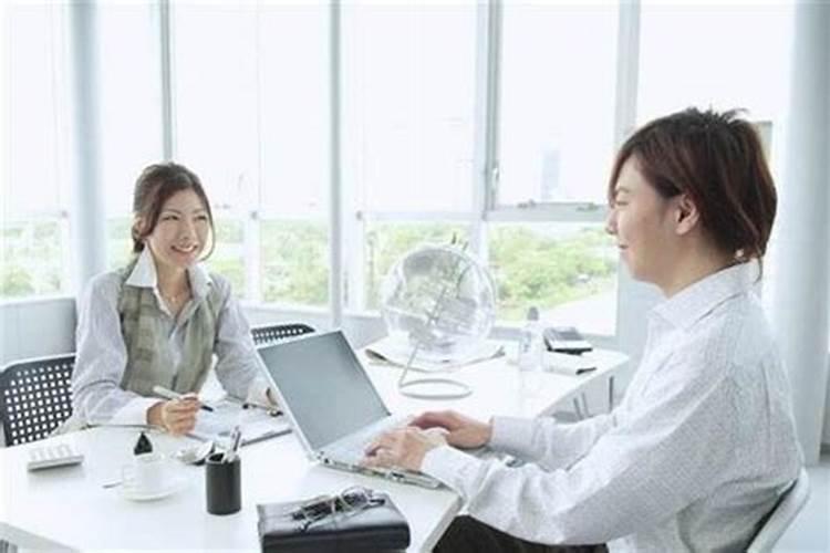 梦见老板喜欢同事的女儿