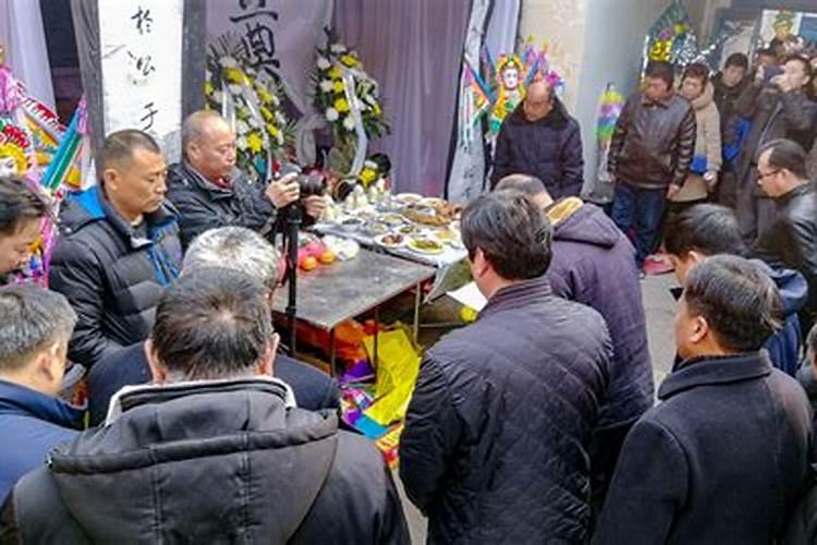 梦到已故的亲人在办丧事