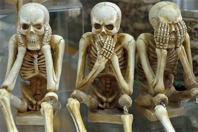 梦见和死人在一起说话