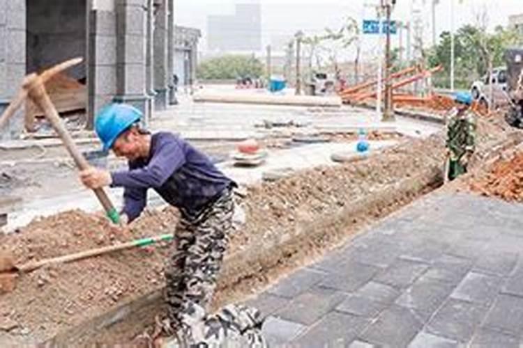 梦见很多熟人在一起干活？