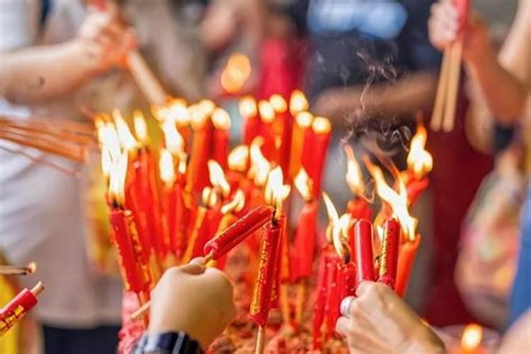 正月十五上坟要上几根蜡烛？