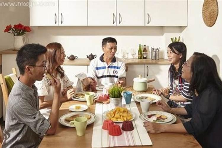 梦见和同学一起做饭是什么意思？