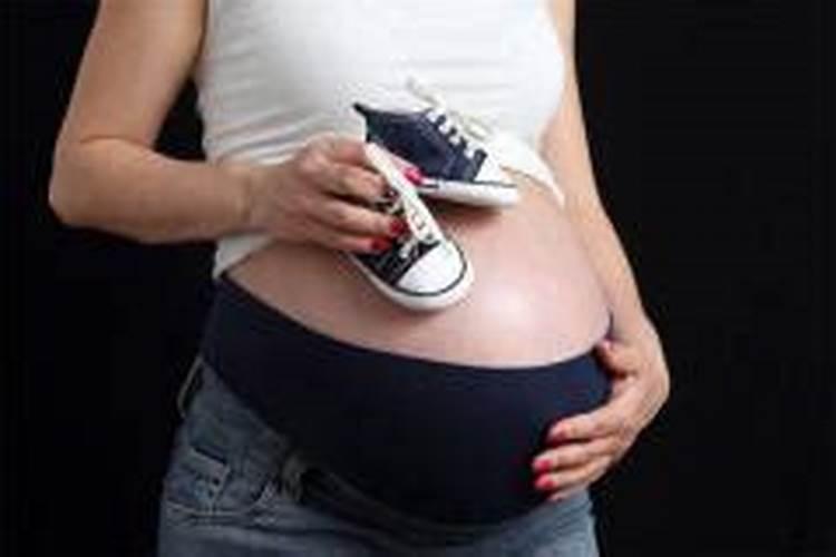 梦见别人怀孕大肚子生孩子