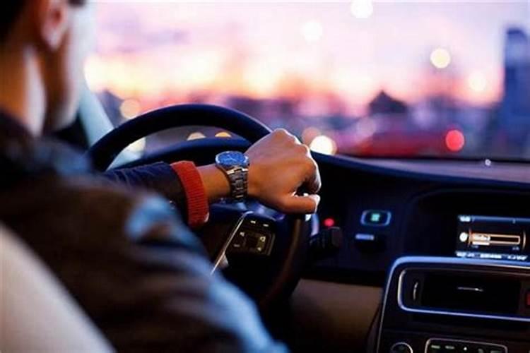 不会开车的人梦见开车很顺利