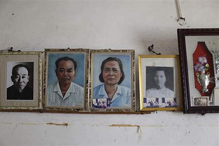 梦见病重的叔叔的家里挂着的遗像