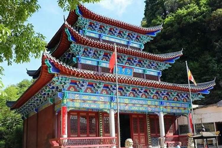 庙里总是让人做法事