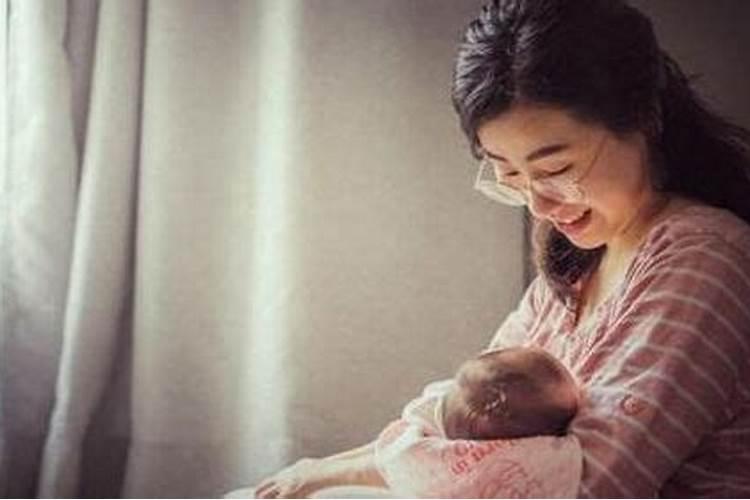 梦到生了个女儿还喂奶了