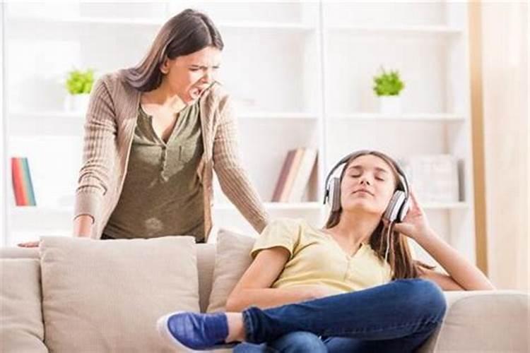 梦见爸爸妈妈骂我同学