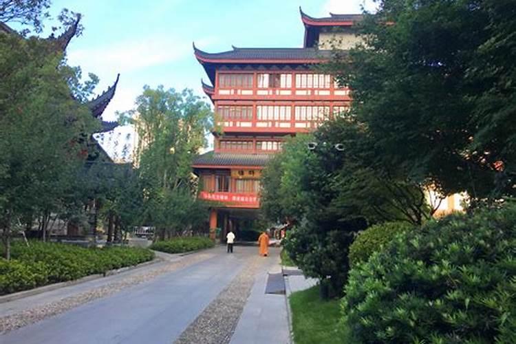 上海玉佛寺有算姻缘的吗？