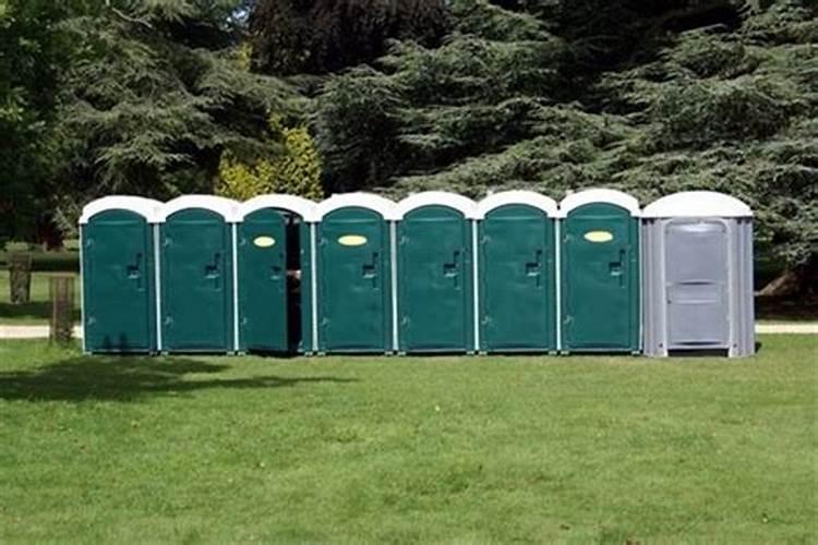 梦见公共厕所很多人在上厕所？