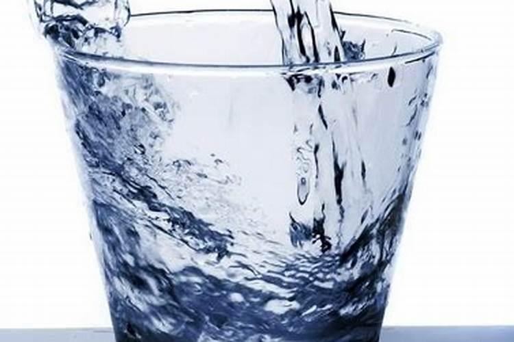 梦见倒水是什么意思？