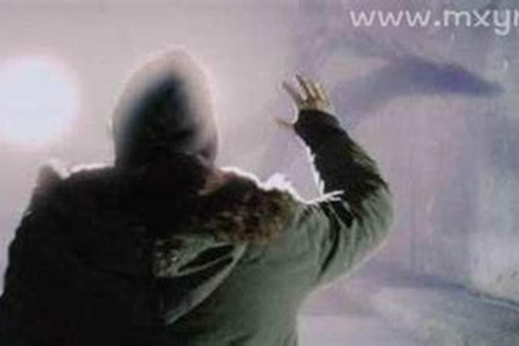 梦见熟悉的死人来家里