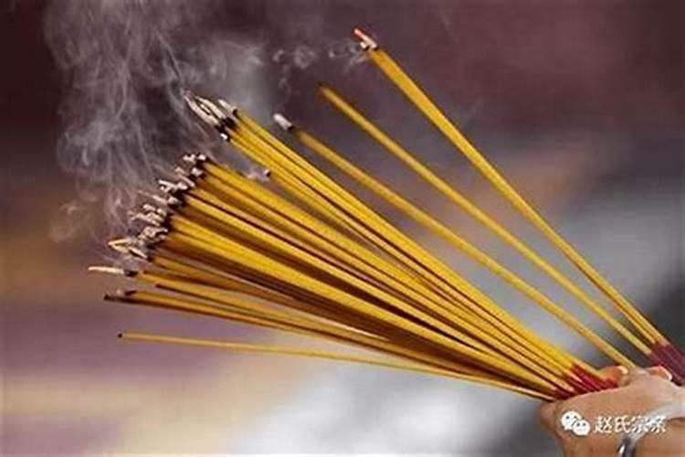 七月十五上香上几根？