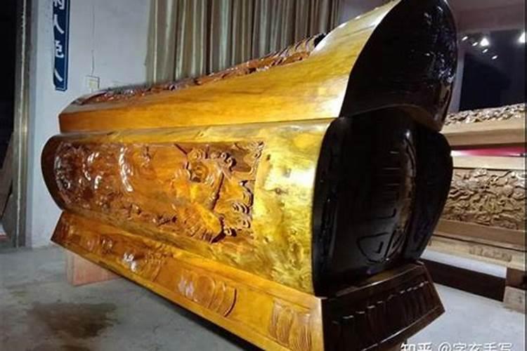 梦见棺材和亲人死了是什么意思？