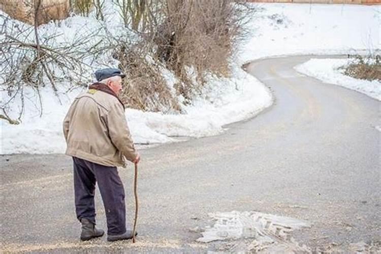 梦到逝去的老人怎么回事？