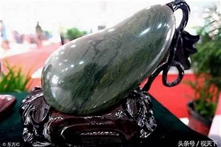 梦见很多漂亮的石头是什么意思？