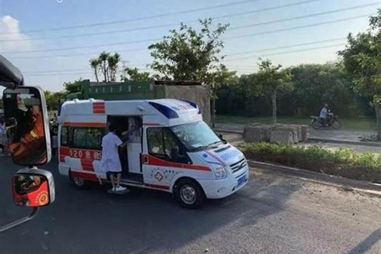 梦见妹妹出车祸流血什么意思？