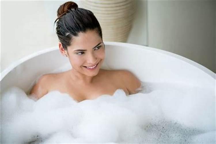 梦见几个人在洗澡是什么梦？