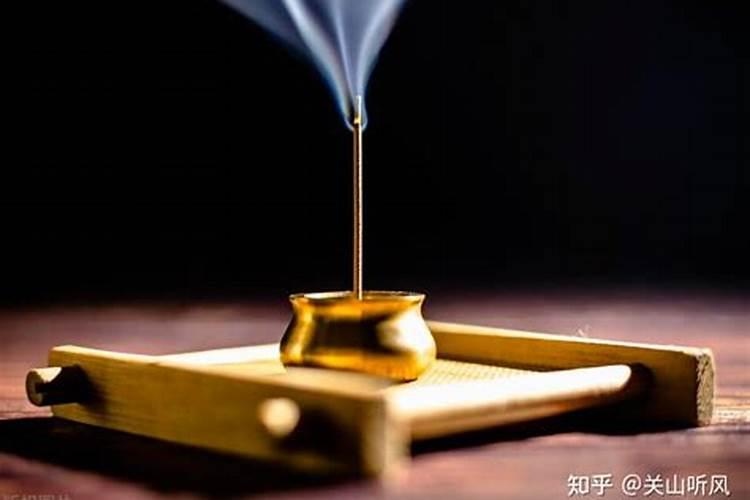 正月初一财神爷上几炷香？