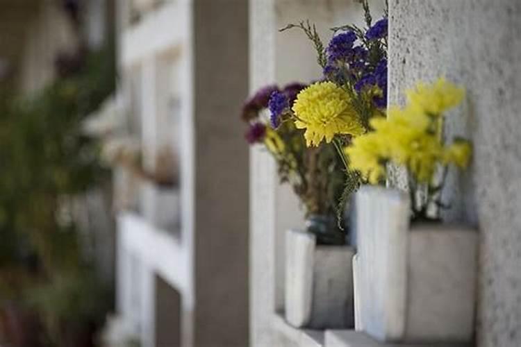 梦见姥姥过世办葬礼