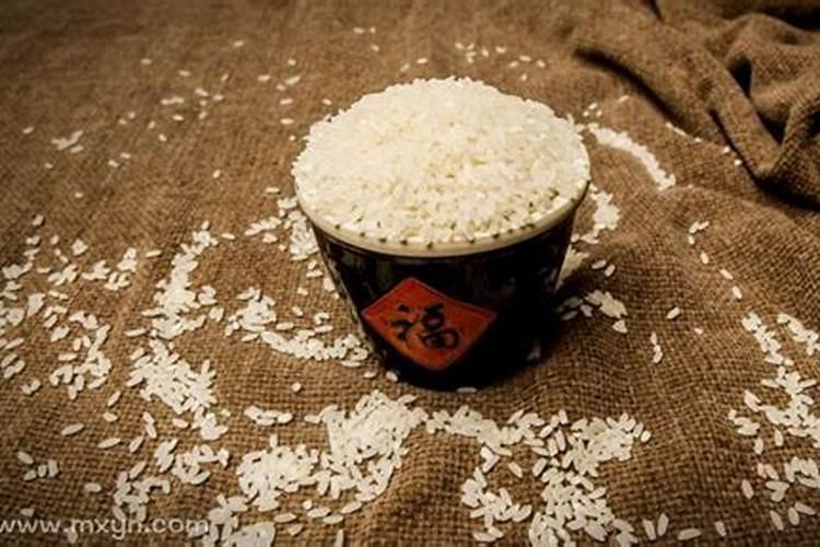 梦见地上有很多不要的菜？