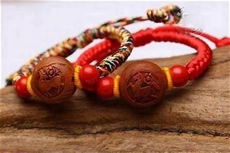 犯太岁的女子佩戴什么配饰？