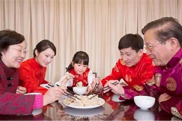 梦见和多人在一起会餐？