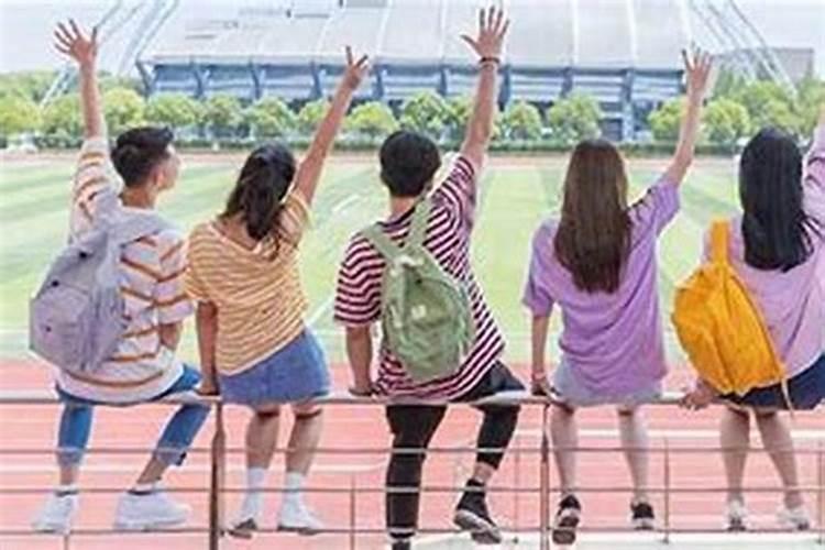 梦见妹妹和同学在一起