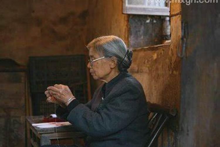 梦见已故奶奶预示什么意思？