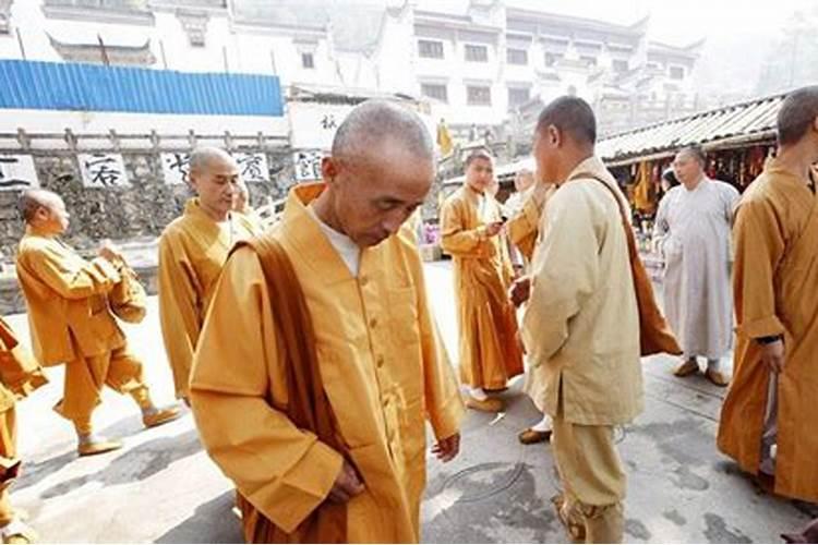 和尚做法事帮人接寿