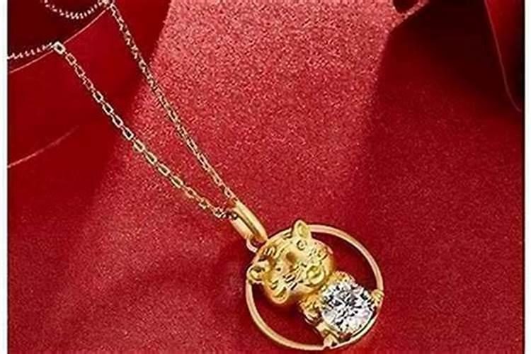 86年虎本命年戴什么？