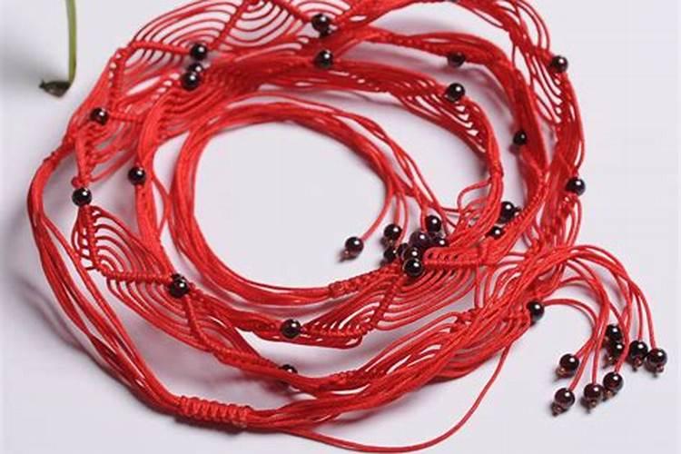 防小人红绳戴哪里？