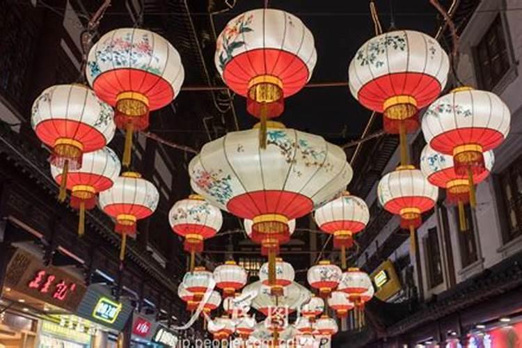 元宵节的打花灯习俗