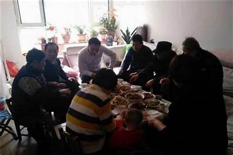 梦见和爸爸吃饭是什么意思？