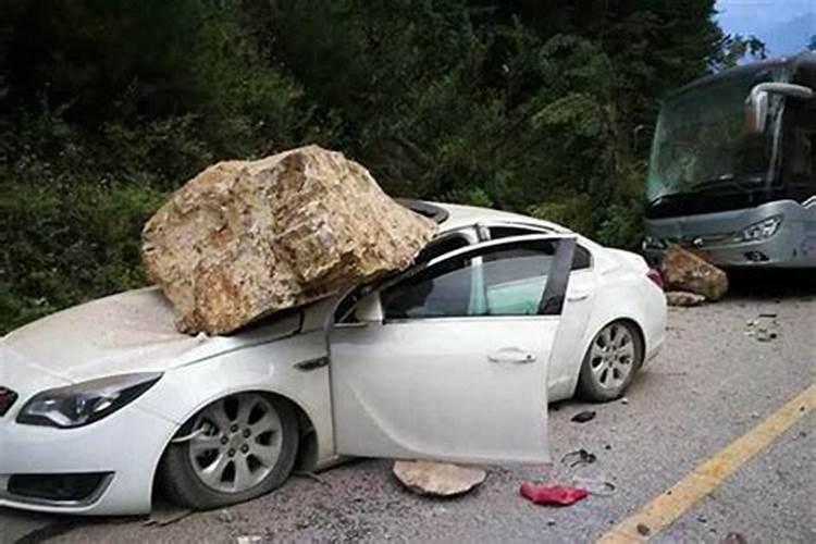 梦见车被撞坏是吉兆吗？