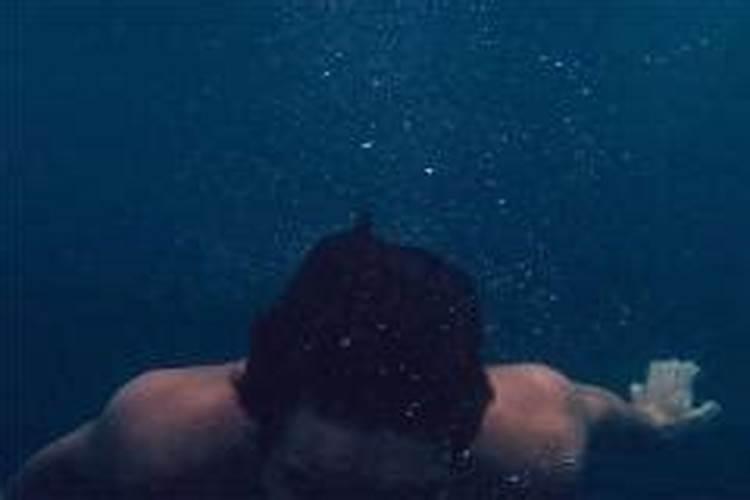 梦见被大海淹没然后活着